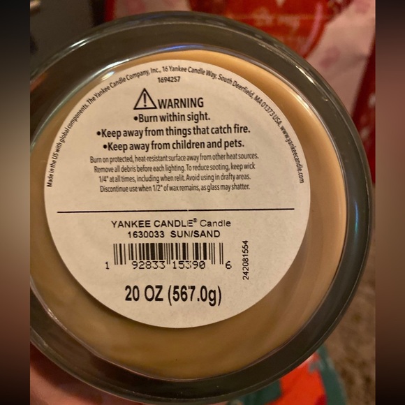 Yankee Candle sun and sand 20oz signature large tumbler candle - Picture 3 of 3